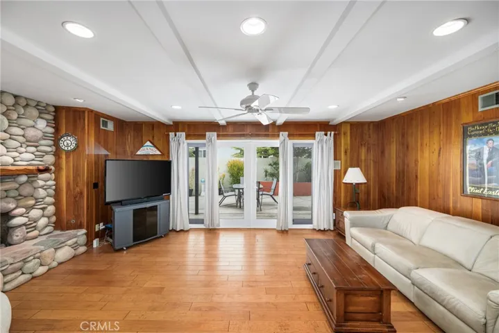 1017 E Walnut Avenue, Orange, California 92867
