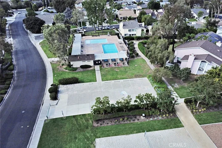 Association amenities within walking distance
