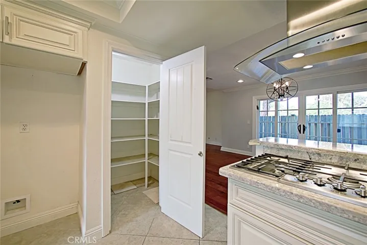 Walk in pantry