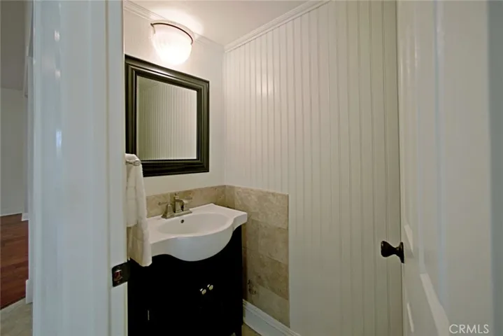 Main floor half bathrooom