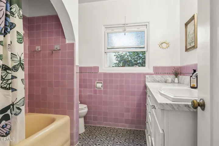 35-web-or-mls-UpmarketMedia-312NBrent-15