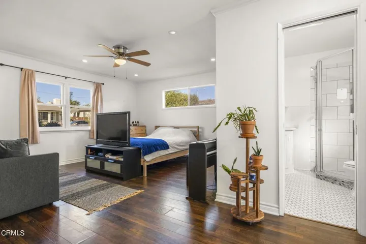 24-web-or-mls-UpmarketMedia-312NBrent-39