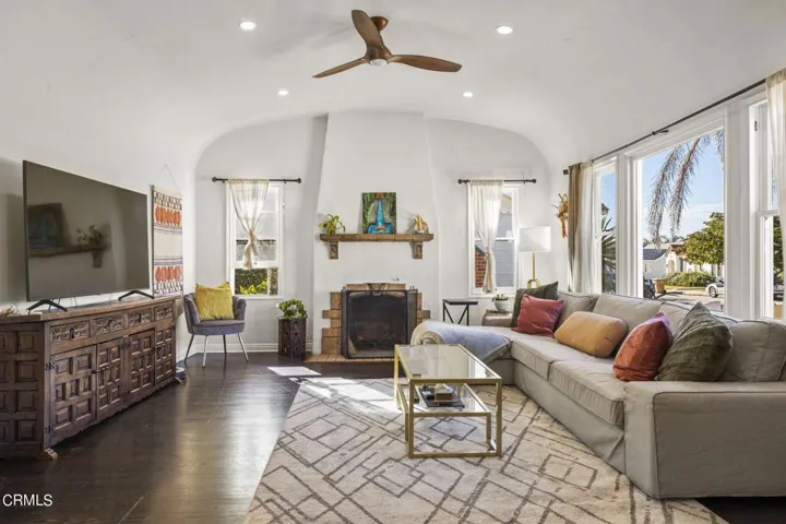 9-web-or-mls-UpmarketMedia-312NBrent-69