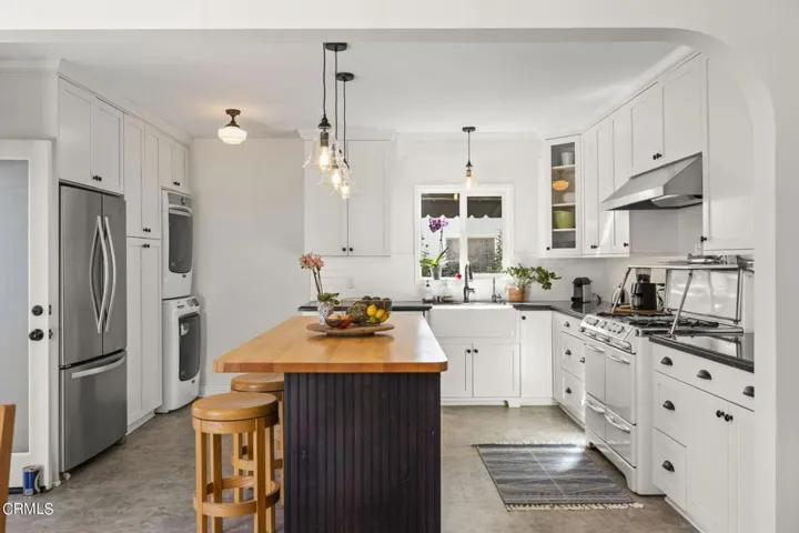 17-web-or-mls-UpmarketMedia-312NBrent-93