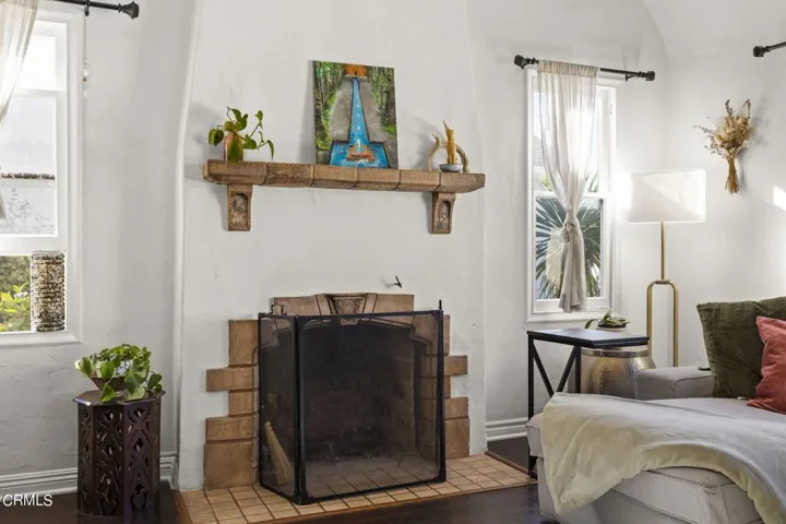 11-web-or-mls-UpmarketMedia-312NBrent-75