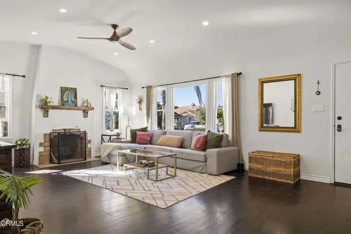 10-web-or-mls-UpmarketMedia-312NBrent-72