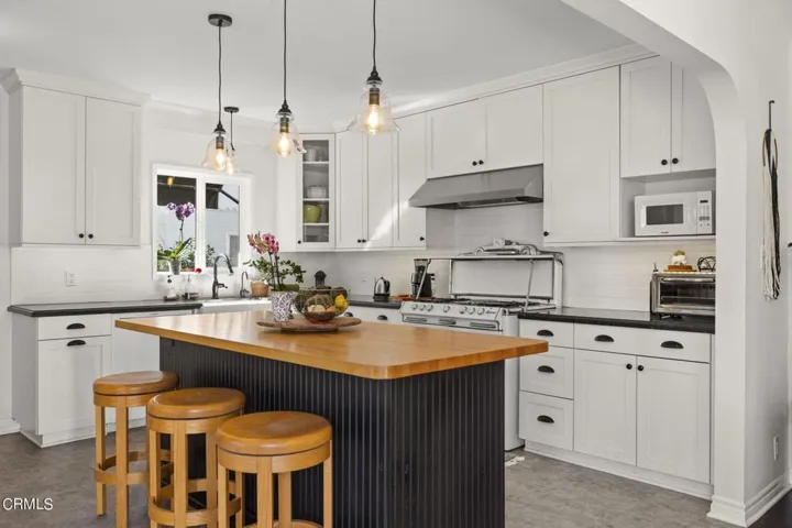 18-web-or-mls-UpmarketMedia-312NBrent-90