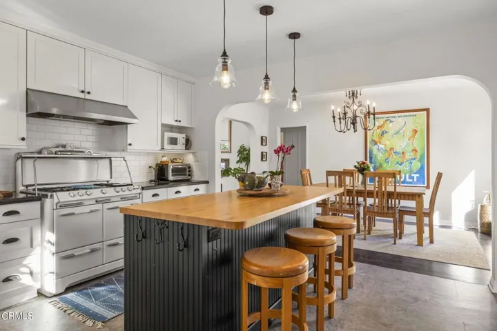 20-web-or-mls-UpmarketMedia-312NBrent-10