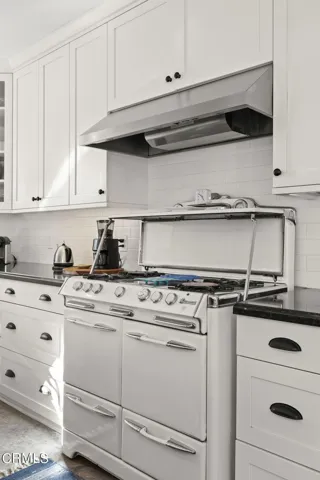21-web-or-mls-UpmarketMedia-312NBrent-96