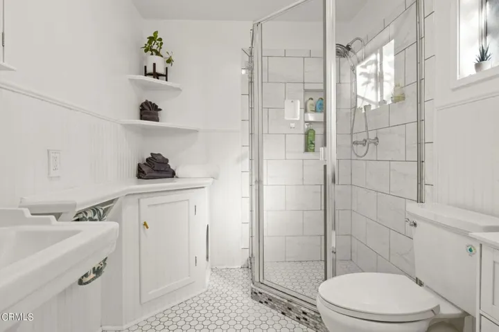 27-web-or-mls-UpmarketMedia-312NBrent-57