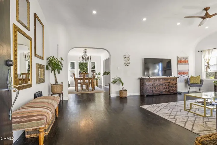 7-web-or-mls-UpmarketMedia-312NBrent-63