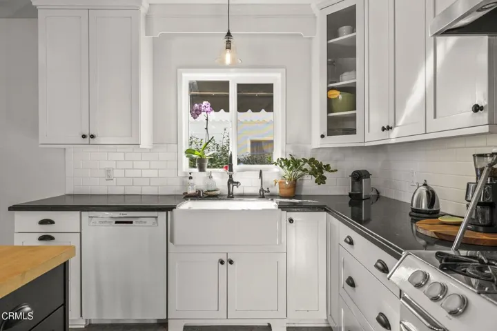 22-web-or-mls-UpmarketMedia-312NBrent-10
