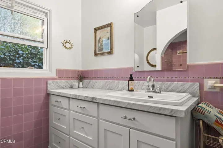 37-web-or-mls-UpmarketMedia-312NBrent-18