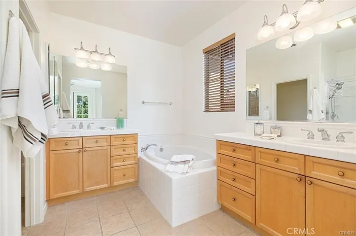 34 Bonsall 127, Irvine, California 92602