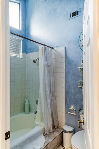 Main bedroom bathroom