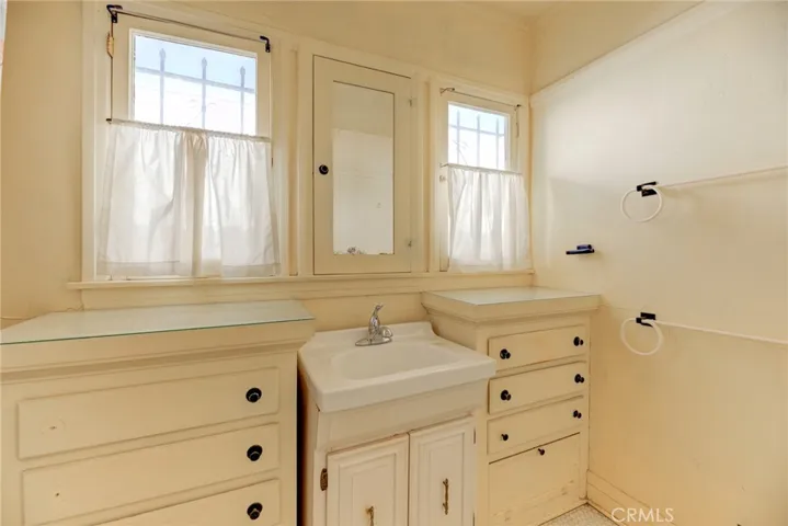 2948 S Norton Avenue, Los Angeles, California 90018