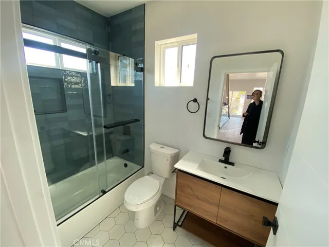 5526 Blackwelder Street, Los Angeles, California 90016