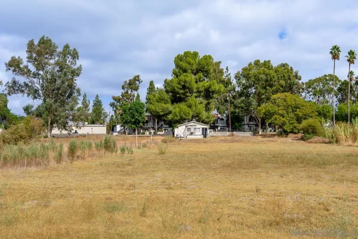 1006 W Lakeshore Dr, Lake Elsinore, California 92530