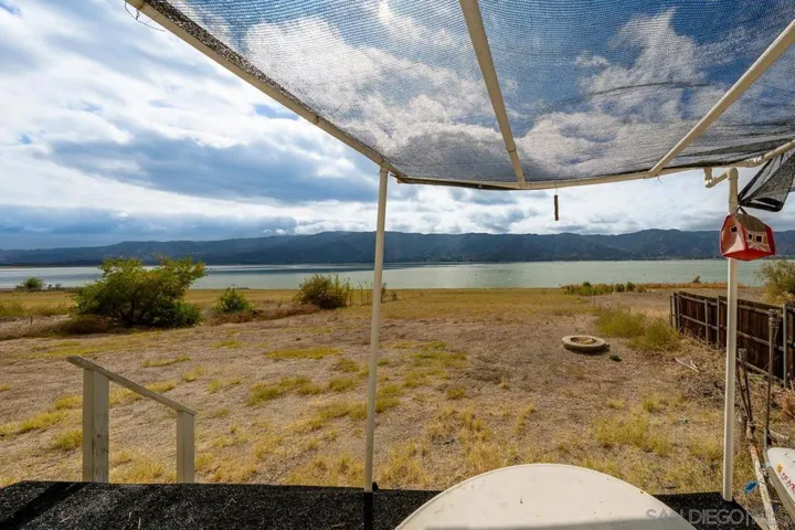 1006 W Lakeshore Dr, Lake Elsinore, California 92530