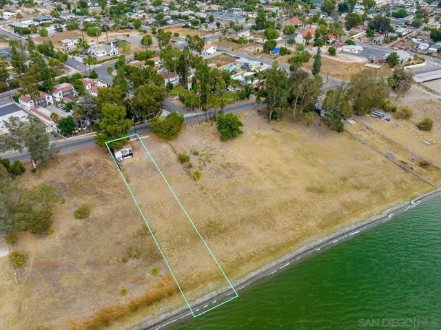 1006 W Lakeshore Dr, Lake Elsinore, California 92530