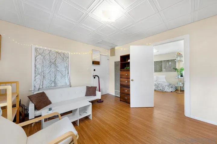 1006 W Lakeshore Dr, Lake Elsinore, California 92530