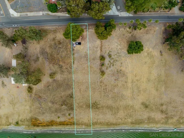 1006 W Lakeshore Dr, Lake Elsinore, California 92530