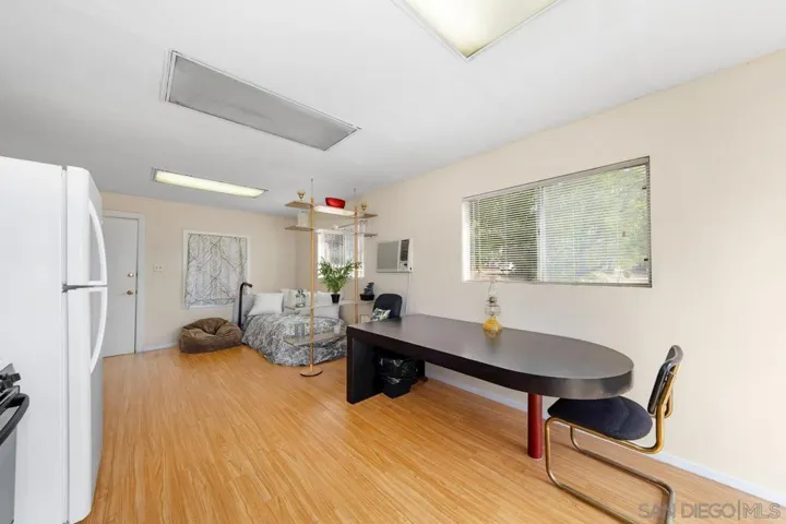 1006 W Lakeshore Dr, Lake Elsinore, California 92530