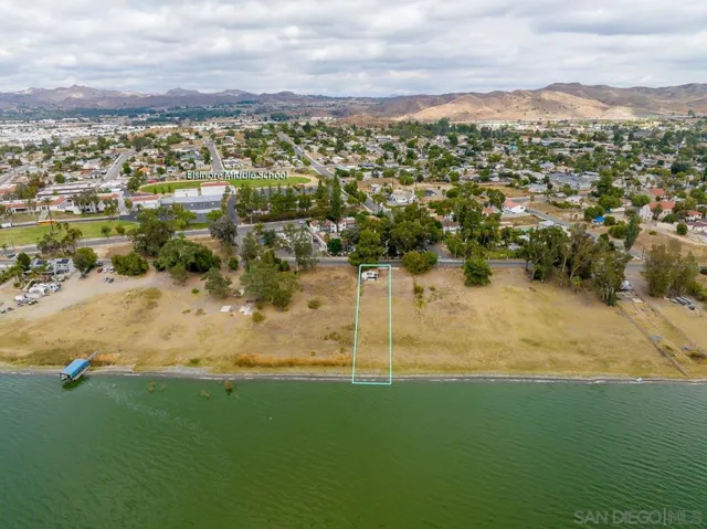 1006 W Lakeshore Dr, Lake Elsinore, California 92530