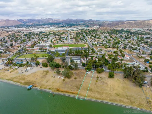 1006 W Lakeshore Dr, Lake Elsinore, California 92530