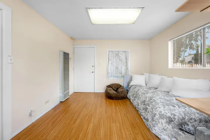 1006 W Lakeshore Dr, Lake Elsinore, California 92530