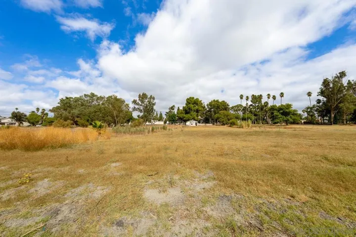 1006 W Lakeshore Dr, Lake Elsinore, California 92530