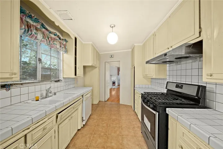 2829 Carlaris Road, San Marino, California 91108