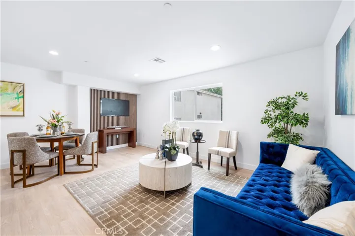 7308 Independence Avenue, Canoga Park, California 91303