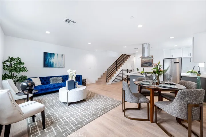 7308 Independence Avenue, Canoga Park, California 91303