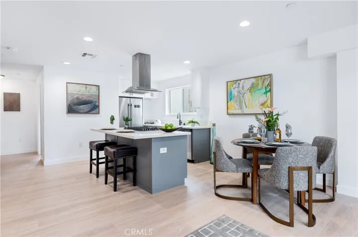 7308 Independence Avenue, Canoga Park, California 91303