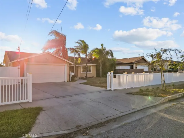 9169 Oneida Avenue, Sun Valley, California 91352