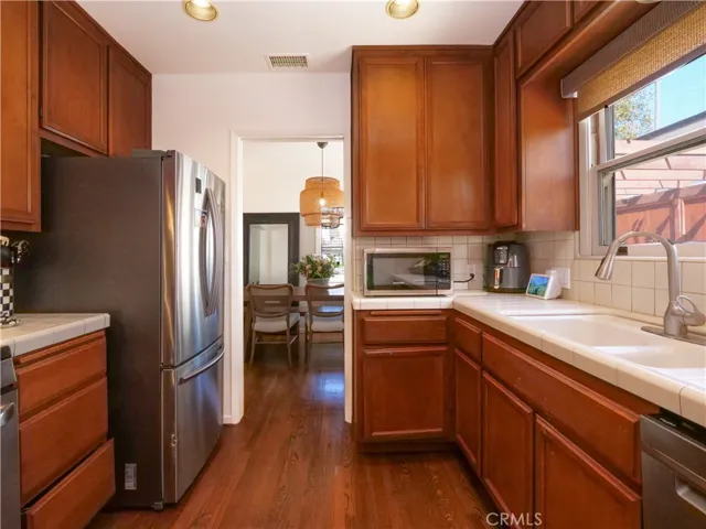 720 26th Street, Manhattan Beach, California 90266