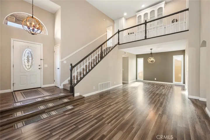 Living Room With Vaulted Ceilings