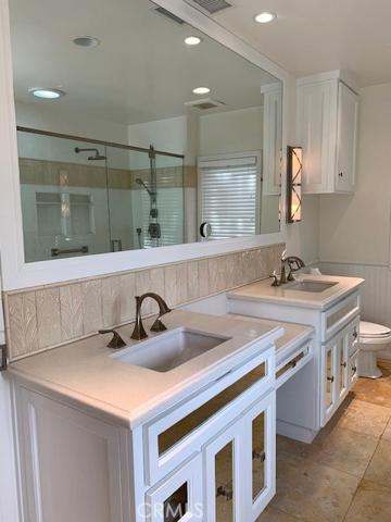 double sinks in remodeled bath