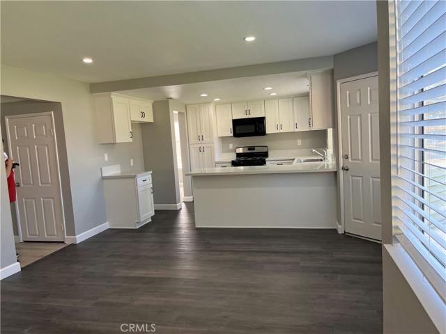 New, freshly remodeled kitchen!