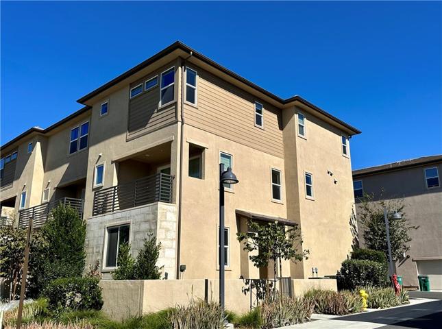 3-story End Unit