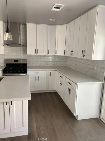 8207 Wheatland Avenue, Sun Valley, California 91352