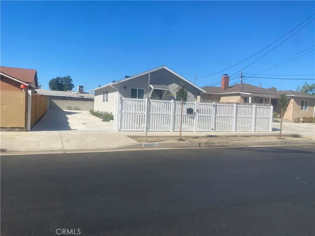 8207 Wheatland Avenue, Sun Valley, California 91352