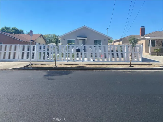 8207 Wheatland Avenue, Sun Valley, California 91352