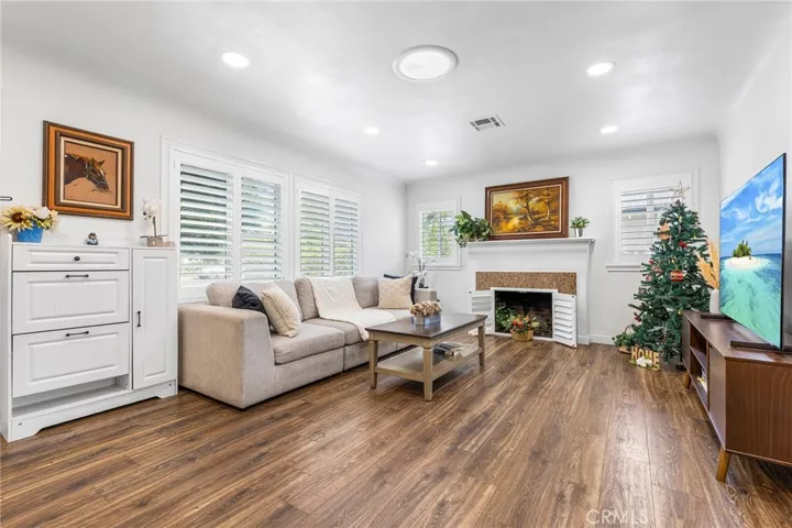 410 E Colorado Boulevard, Arcadia, California 91006