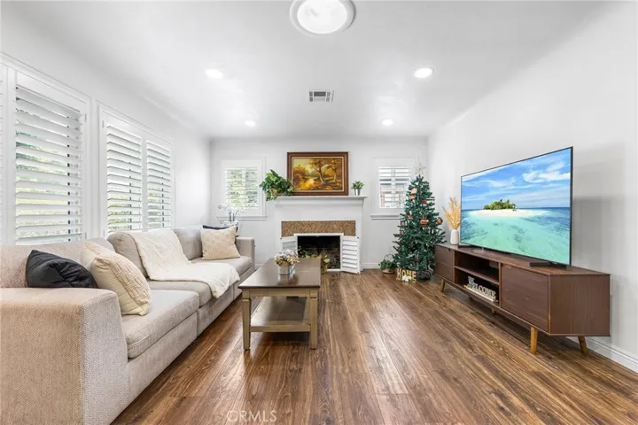 410 E Colorado Boulevard, Arcadia, California 91006