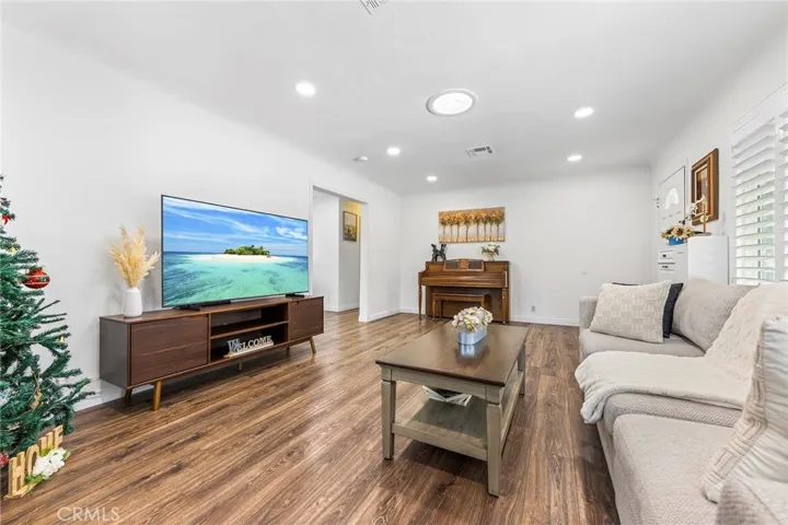 410 E Colorado Boulevard, Arcadia, California 91006