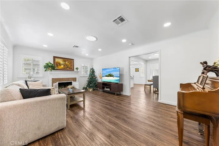 410 E Colorado Boulevard, Arcadia, California 91006