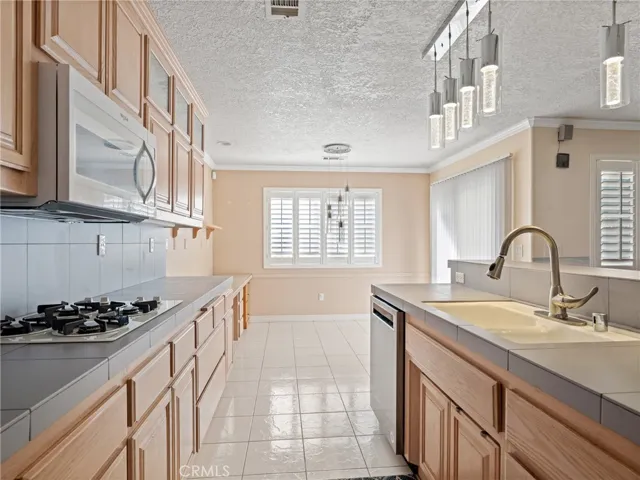 13025 Greensboro Road, Victorville, California 92395