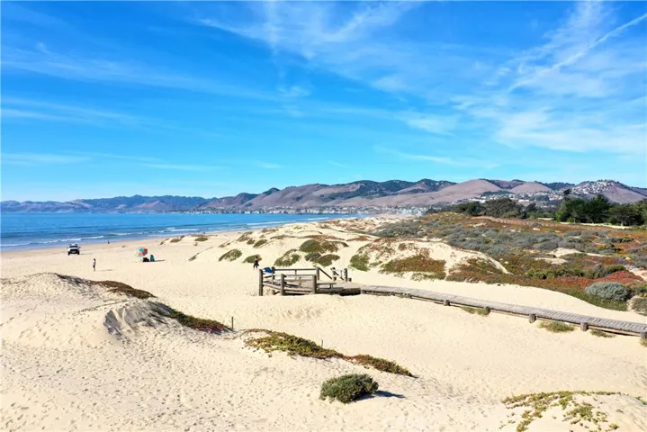 Nearby Pismo Beach - Aerial photo